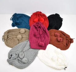 Bonnet Simple Motif 2 Files Avec Pompons (x12)