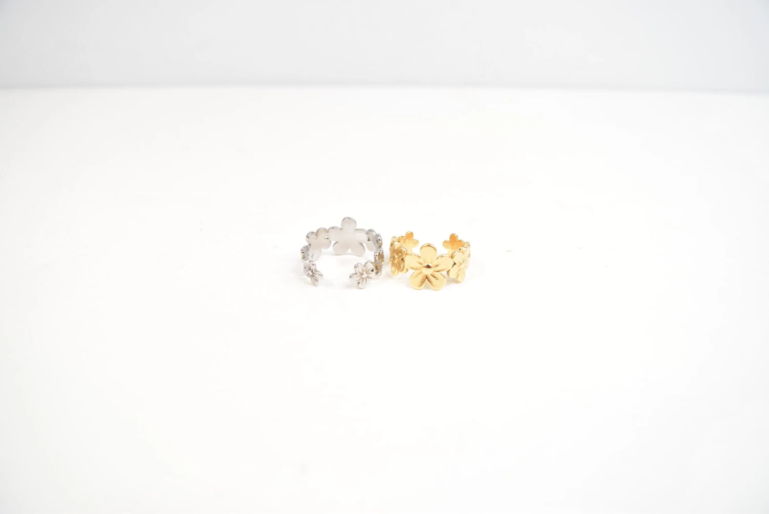 Bague Acier Motif Petit Fleurs (x3) 3 Bague Acier Motif Petit Fleurs (x3) – Image 3