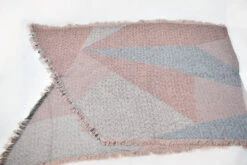 Echarpe En Pointe 20%Laine Triangles (x6) -Grossistefrance Soldes DSC 0359 scaled 2