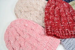 Bonnet Simple Motif Lignes Pailleté (x12) 5 Bonnet Simple Motif Lignes Pailleté (x12) -Grossistefrance Soldes DSC 0988 scaled 1